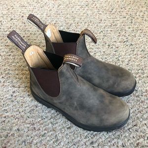 Blundstones - rustic brown